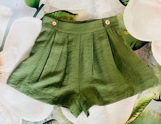 Casual Pocket Shorts in Hunter Green
