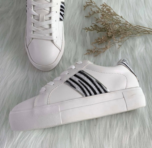 Traveler Sneaker Zebra